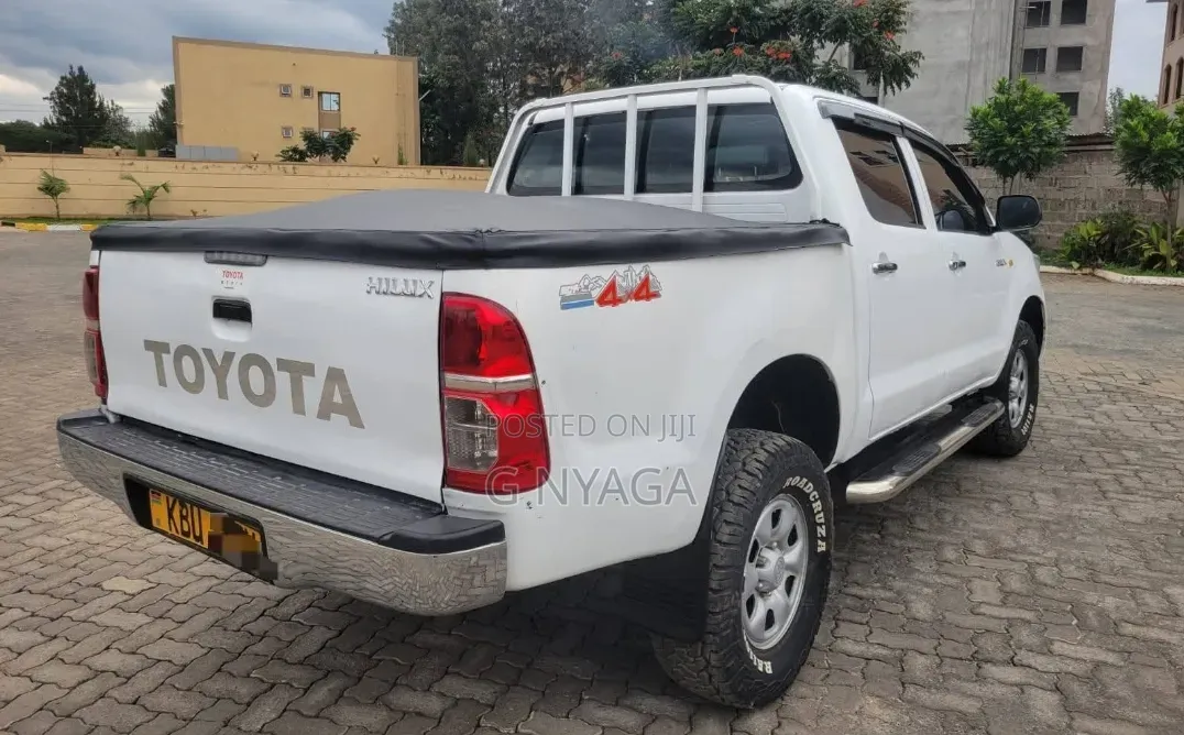 Toyota Hilux 2012 White