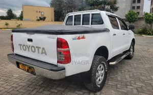 Toyota Hilux 2012 White