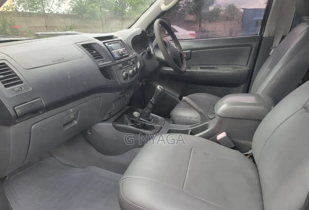 Toyota Hilux 2012 White
