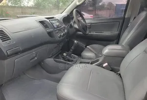Toyota Hilux 2012 White