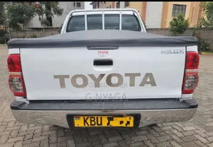 Toyota Hilux 2012 White