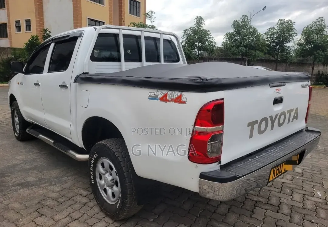 Toyota Hilux 2012 White