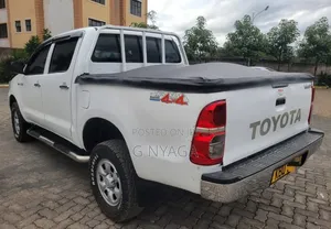 Toyota Hilux 2012 White