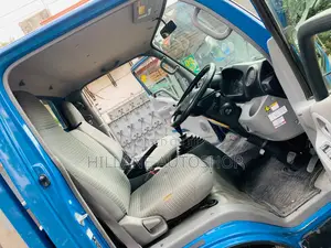 Toyota Dyna 2018 Blue