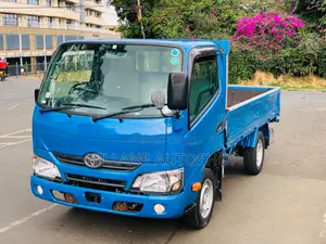 Toyota Dyna 2018 Blue
