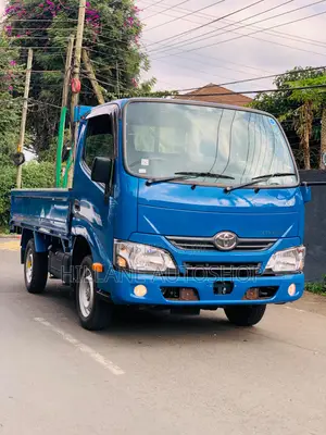 Toyota Dyna 2018 Blue