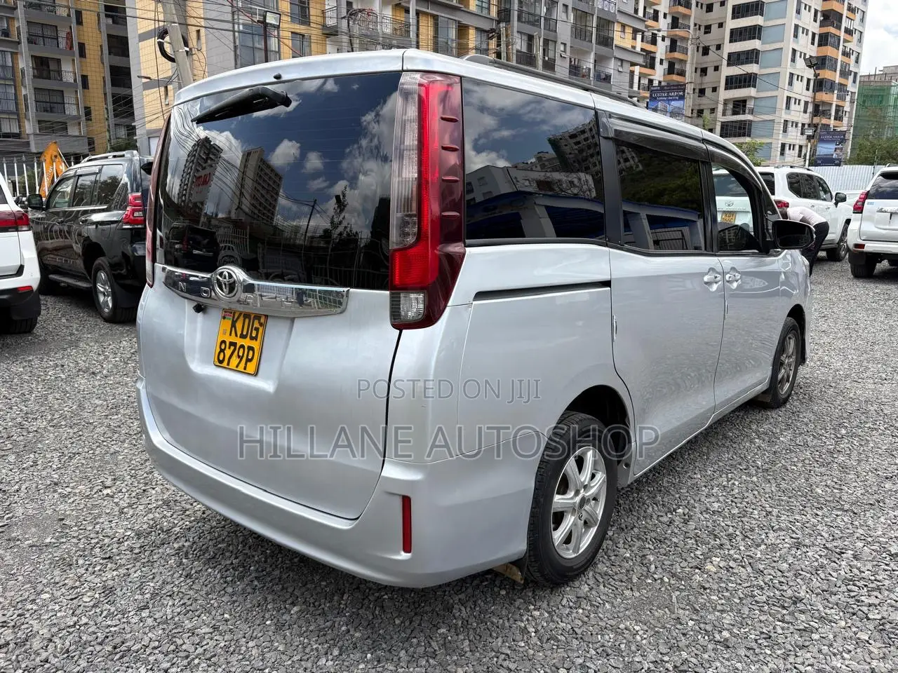 Toyota Voxy 2015 Silver