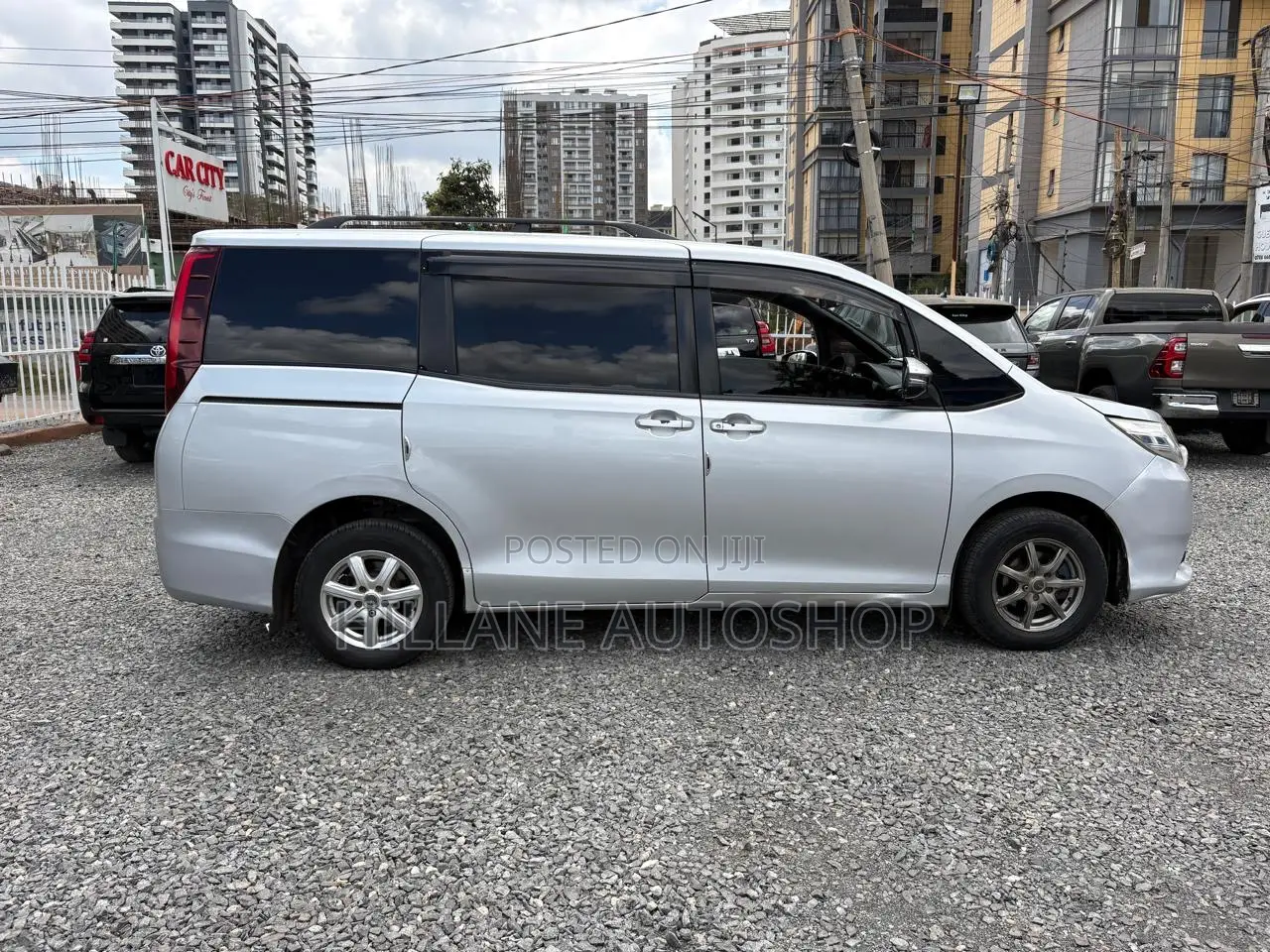 Toyota Voxy 2015 Silver