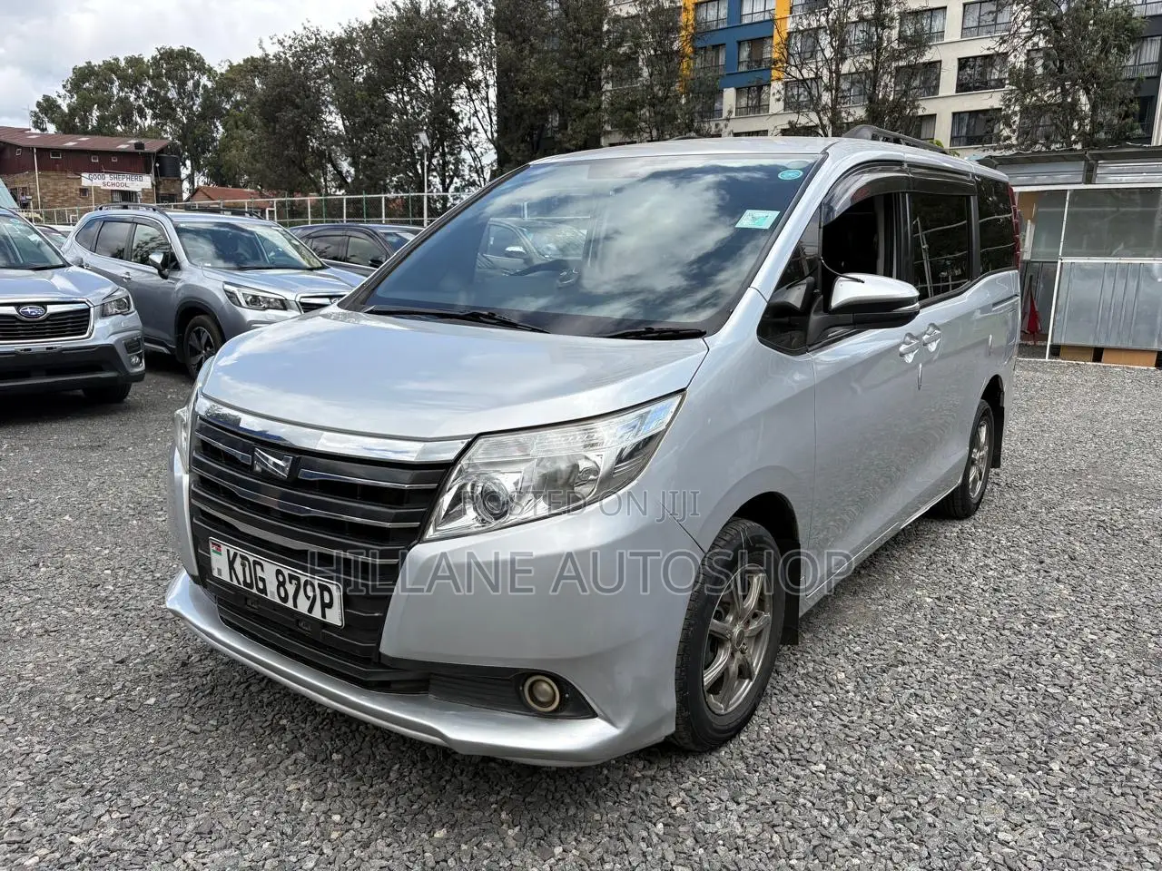 Toyota Voxy 2015 Silver