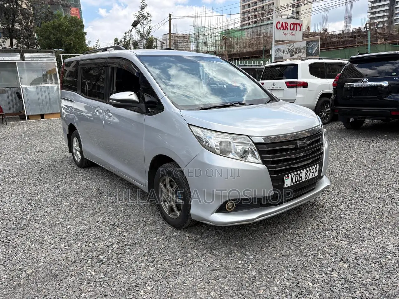 Toyota Voxy 2015 Silver