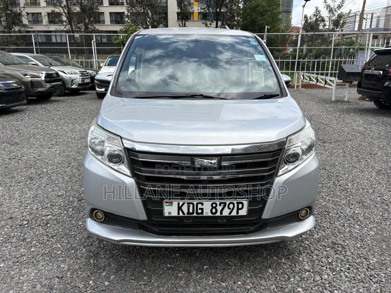 Toyota Voxy 2015 Silver