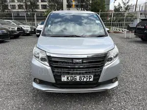 Toyota Voxy 2015 Silver