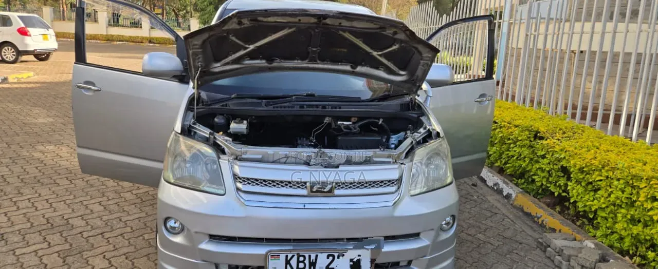 Toyota Noah 2007 Silver