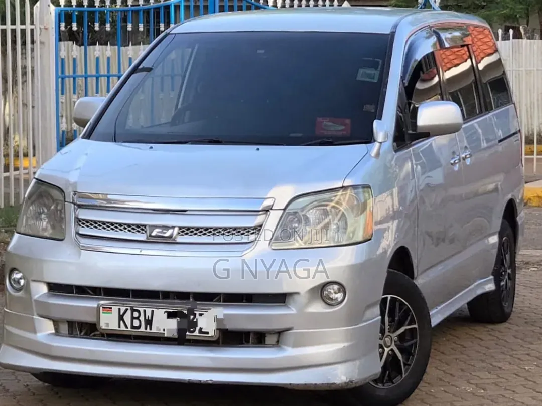 Toyota Noah 2007 Silver