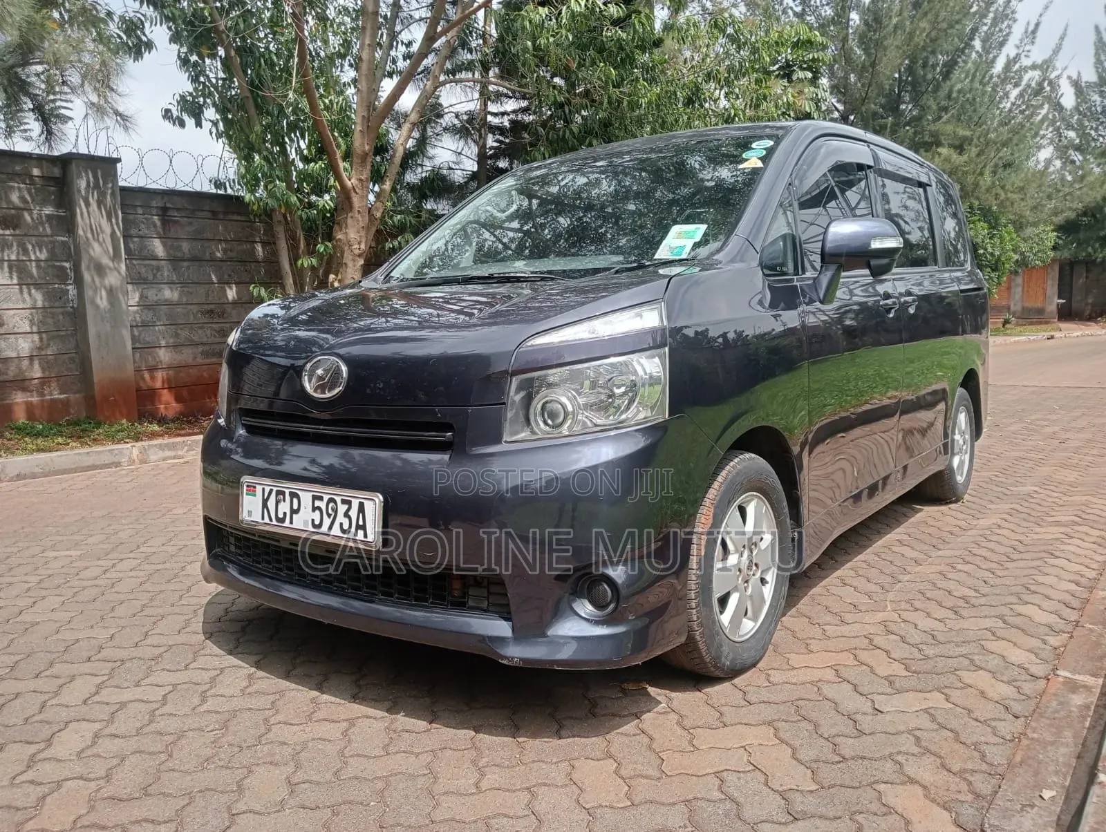Toyota Noah 2010 Gray