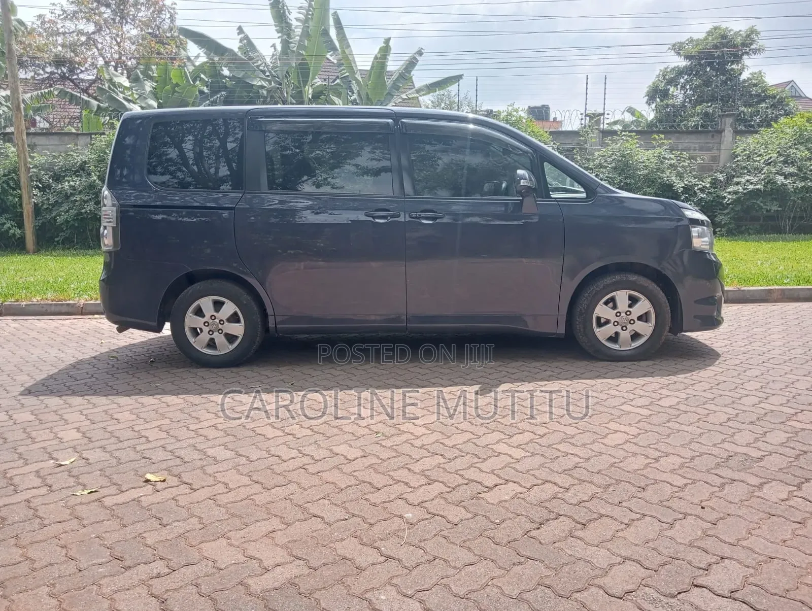 Toyota Noah 2010 Gray