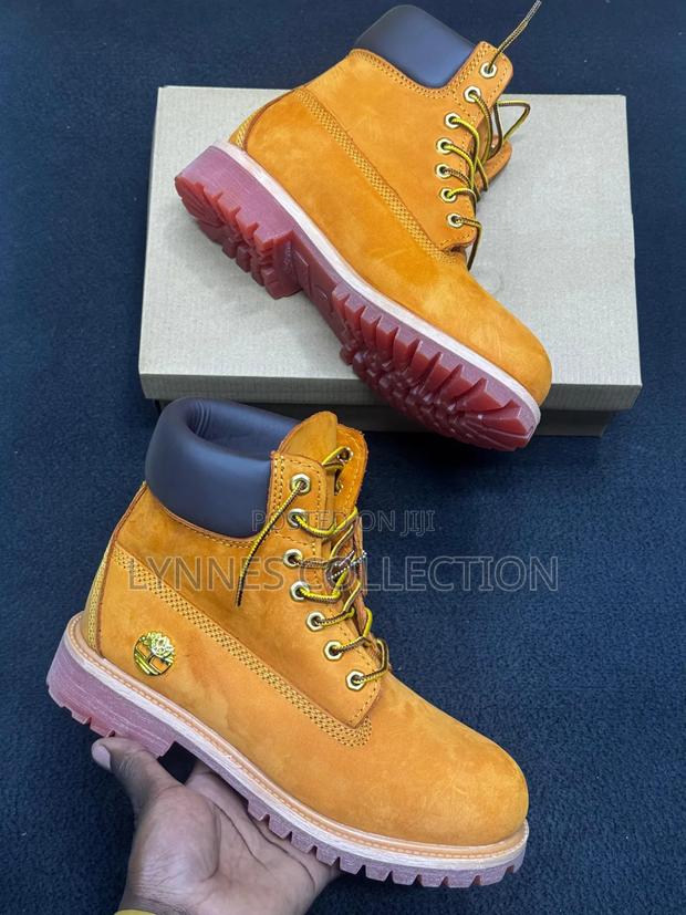 Timberland Leather Boots in Brown/ - thumbnail 2