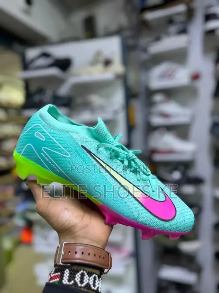 Pro Zoom Football Boots