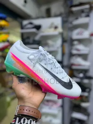 Pro Zoom Football Boots