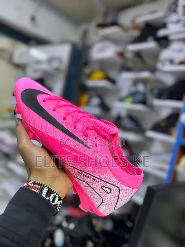 Pro Zoom Football Boots