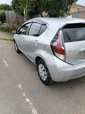 Toyota Aqua 2015 Silver