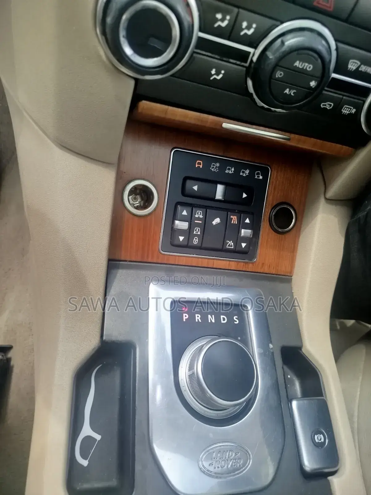 Land Rover Discovery 2015 Gold