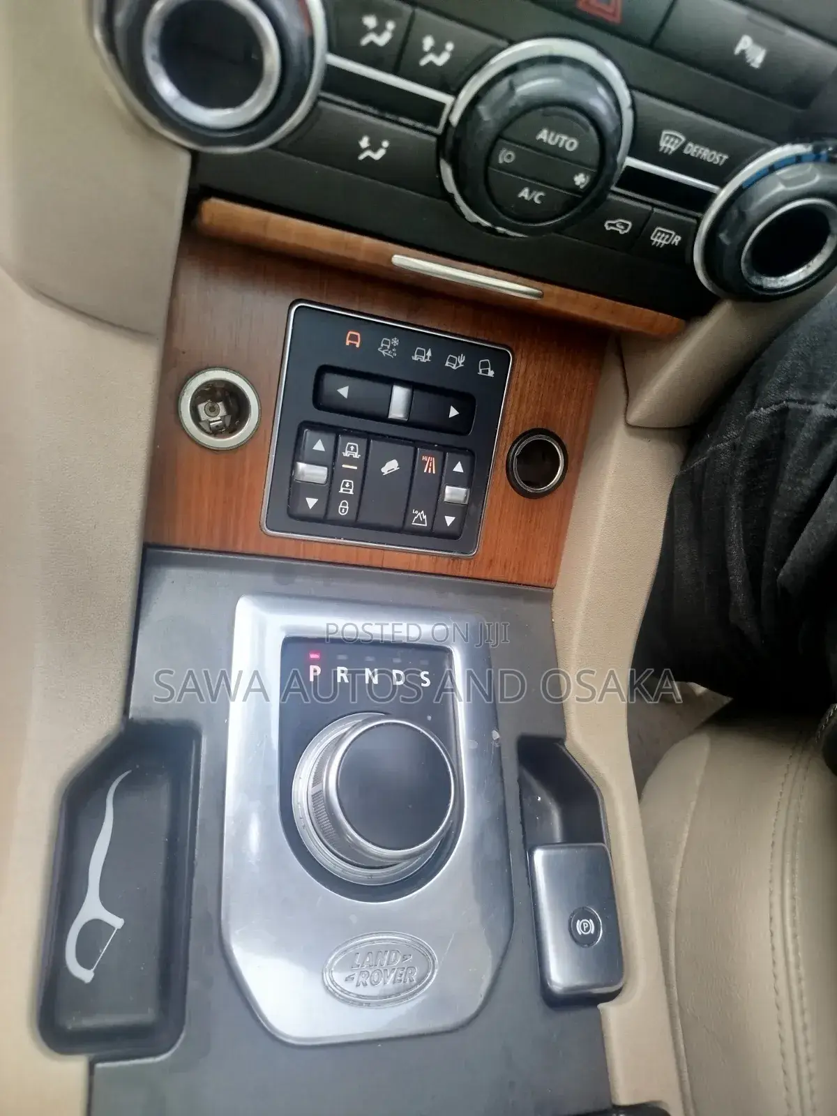 Land Rover Discovery 2015 Gold