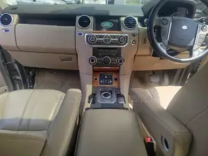 Land Rover Discovery 2015 Gold