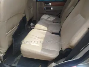 Land Rover Discovery 2015 Gold