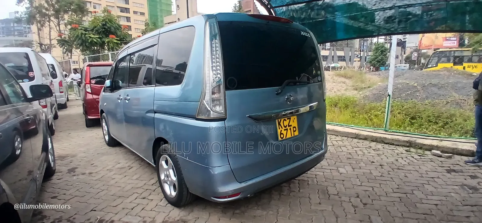 Nissan Serena 2013 Blue