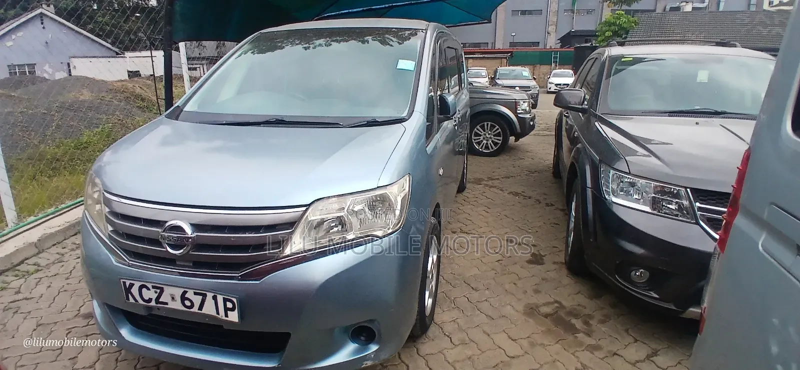 Nissan Serena 2013 Blue