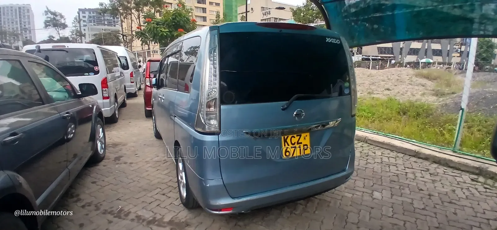 Nissan Serena 2013 Blue