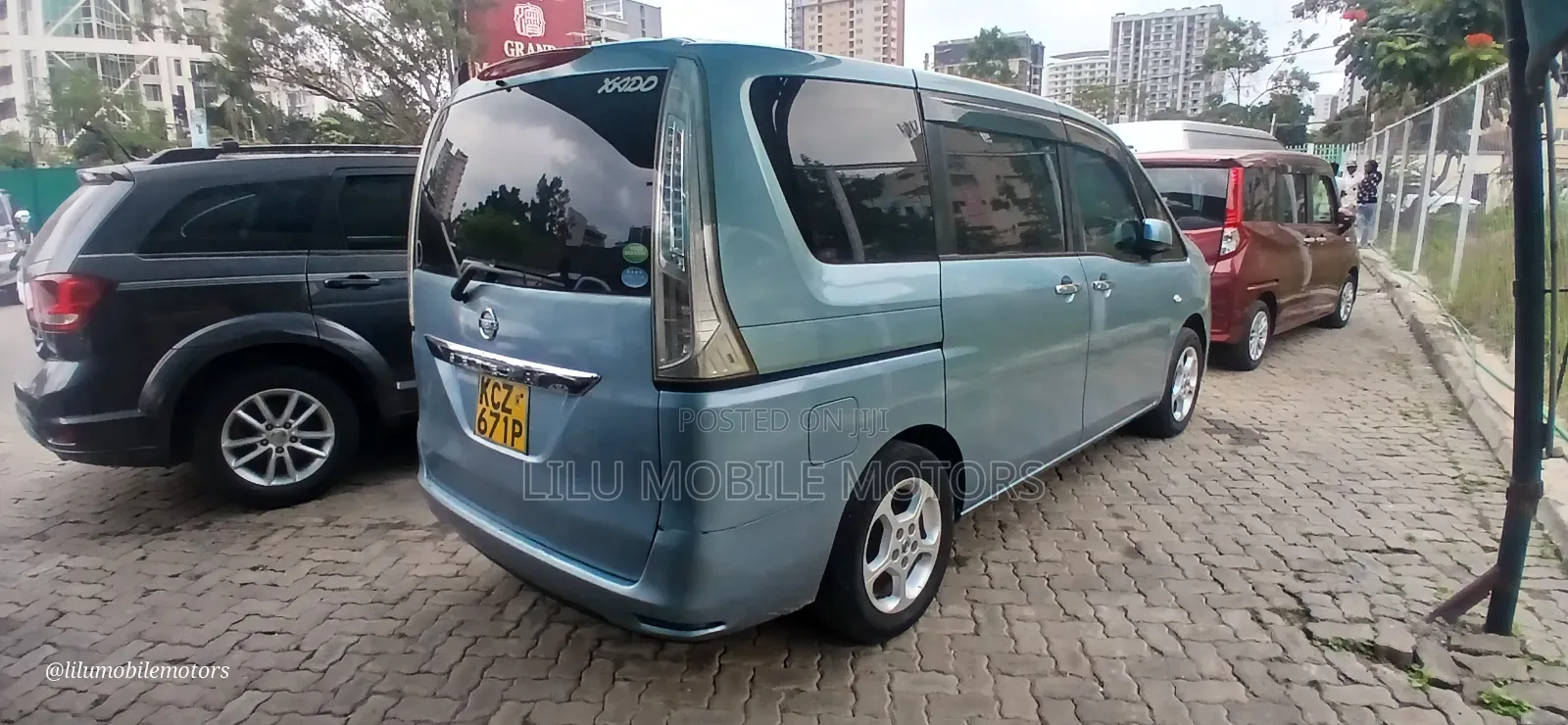 Nissan Serena 2013 Blue