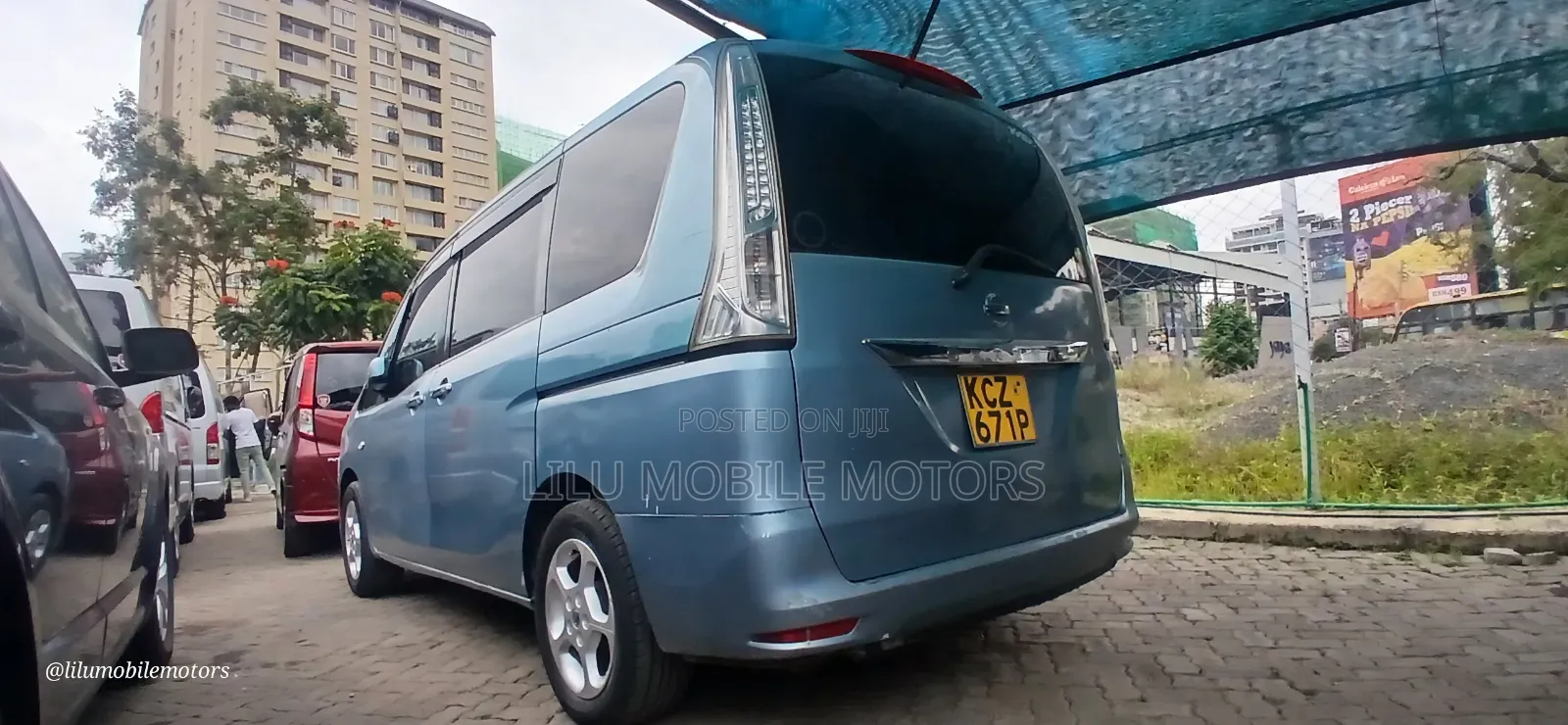 Nissan Serena 2013 Blue
