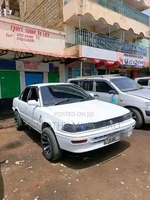 Toyota Corolla Base 4dr Sedan (1.8L 4cyl 5M) 2010 White