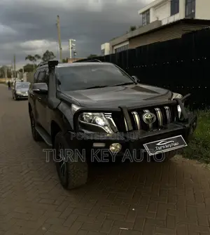 Toyota Land Cruiser Prado KAKADU 2013 Gray