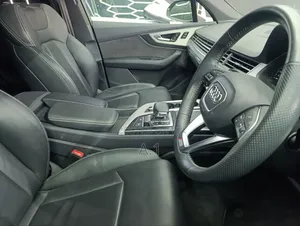 Audi Q7 2019 Pearl