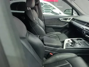 Audi Q7 2019 Pearl