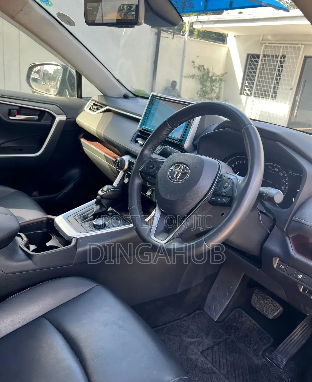 Toyota RAV4 LE AWD 2019