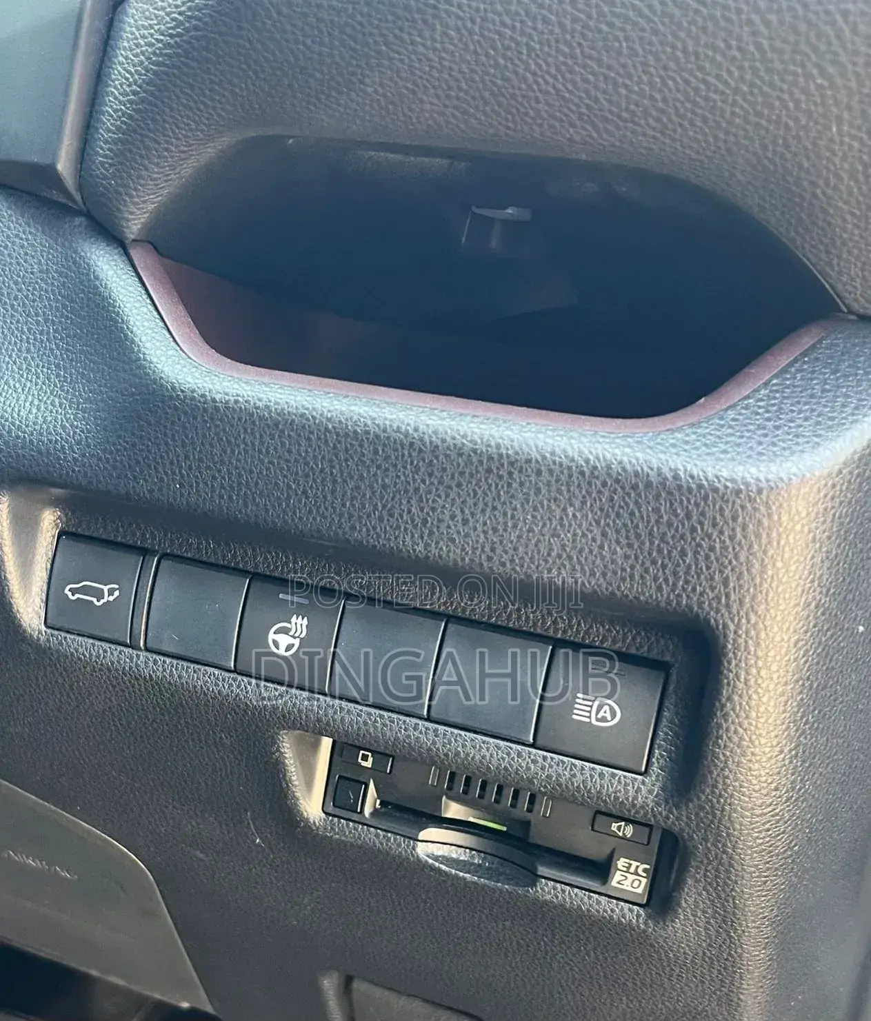Toyota RAV4 LE AWD 2019