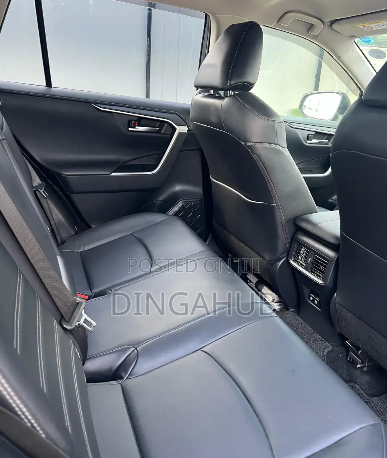 Toyota RAV4 LE AWD 2019