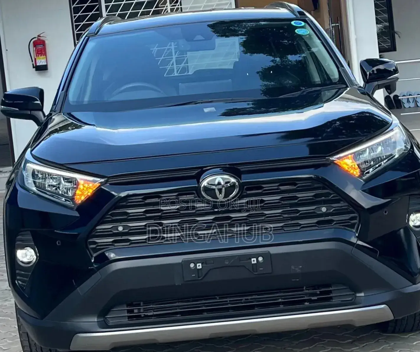 Toyota RAV4 LE AWD 2019