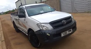 Toyota Hilux 2010 White