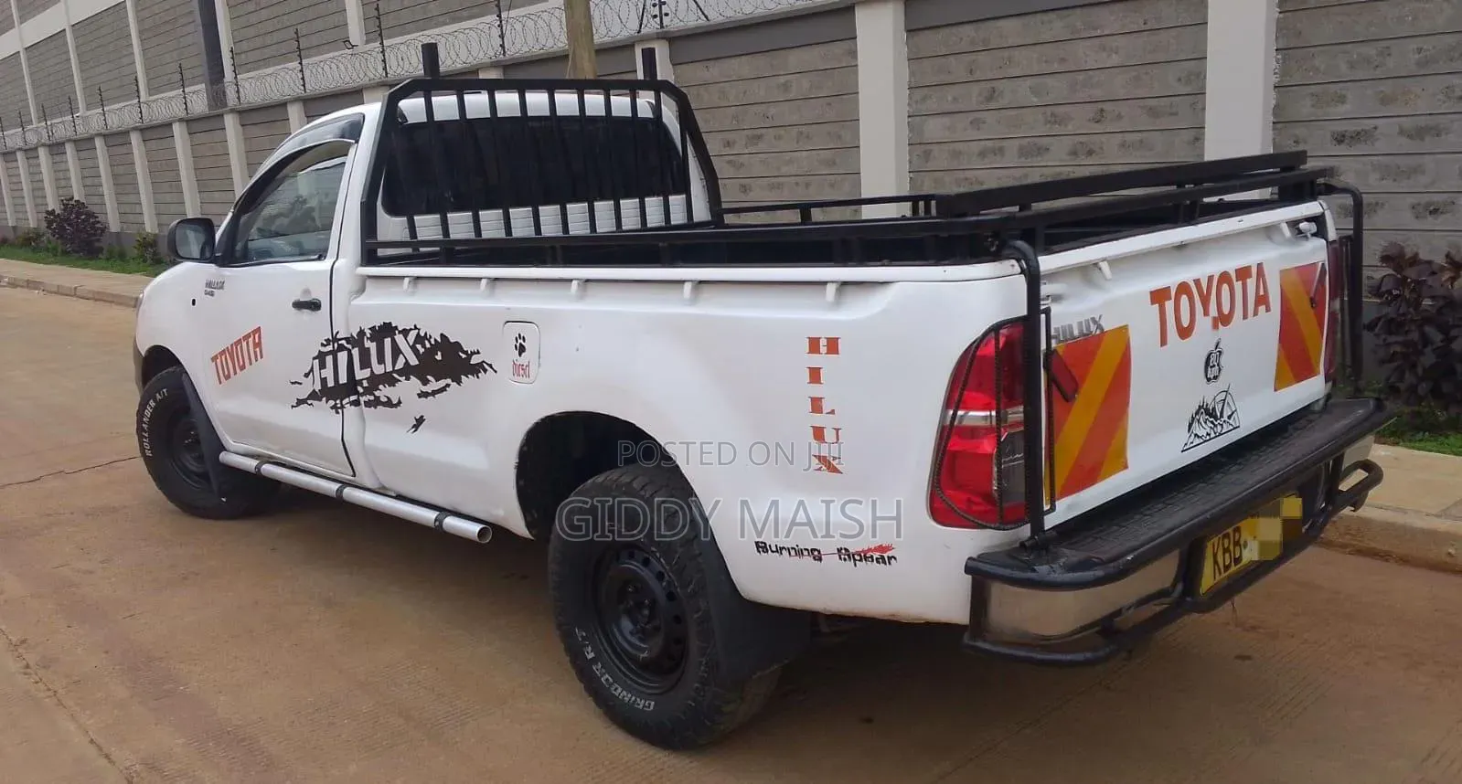 Toyota Hilux 2010 White