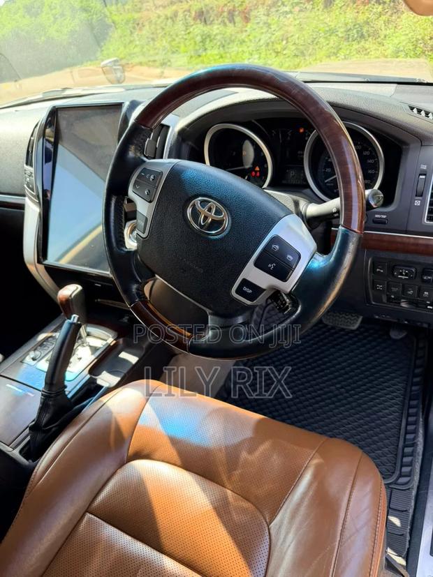 Toyota Previa 2015 Silver - thumbnail 3