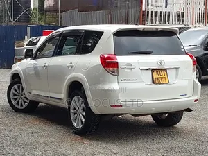 Toyota Vanguard 2012 Pearl