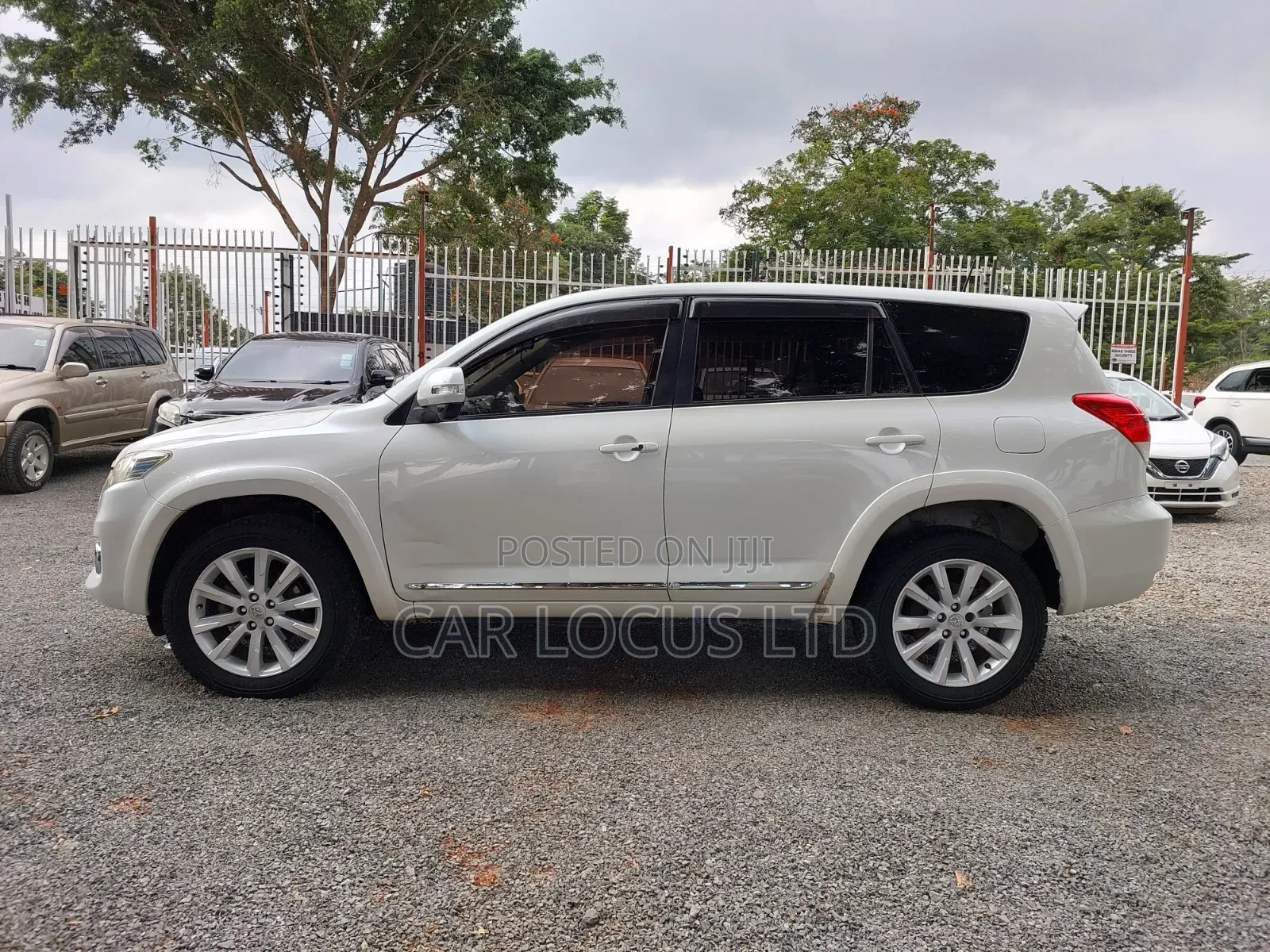 Toyota Vanguard 2012 Pearl
