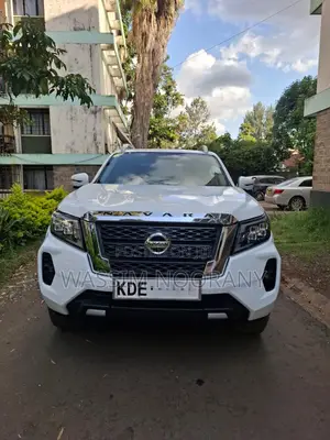 Nissan Navara 2021 White