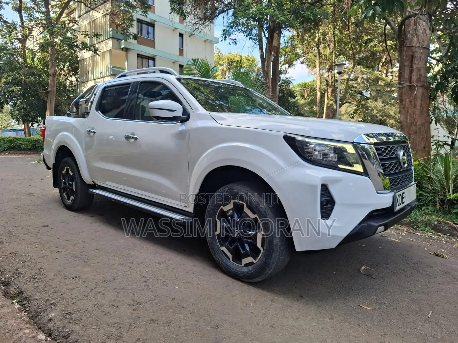Nissan Navara 2021 White