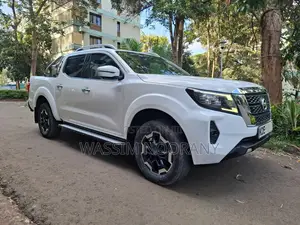 Nissan Navara 2021 White